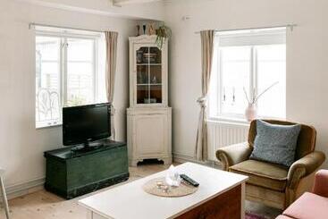 تختخواب و صبحانه Sköllengården