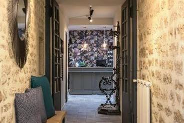 ホテル Hôtel Restaurant L Epicurien