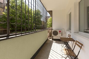 هتل Premium Crown Suites