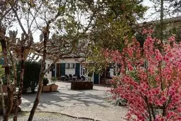 Hotelli L'auberge De Lugos