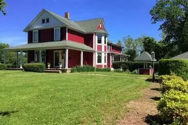 Plain & Fancy Bed & Breakfast