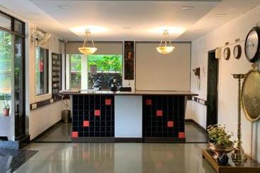 בית מלון כפרי Honeybee Resort