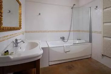 Hotelli Le Filigare Winery & Accomodation In Chianti