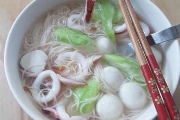 تختخواب و صبحانه Travel Light House