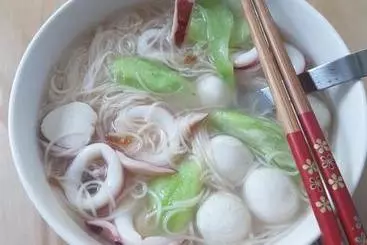 تختخواب و صبحانه Travel Light House