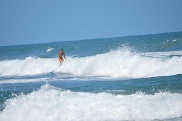 پانسیون Finca Valeria Treehouses Glamping