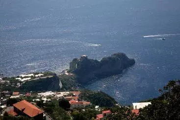 Hotel Leonardo S B&b