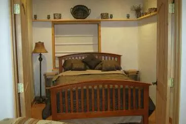 Shady Brook Inn Village/resort