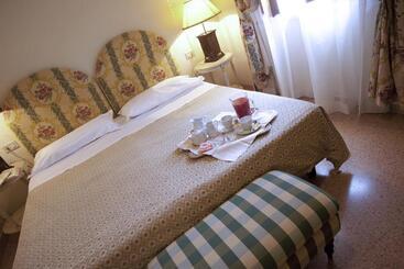 ベッドアンドブレックファースト Fattoria Santa Lucia Borgo Alla Cantina