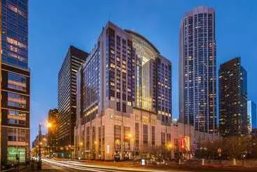 Hotel Embassy Suites By Hilton Chicago Downtown Magnificent Mile