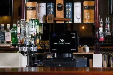 Отель Meadowlands