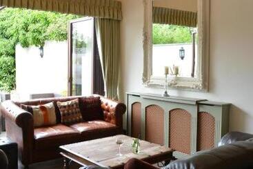 فندق صغير Greyhound Inn