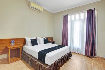 בית מלון כפרי Shafira Syariah By Oyo Rooms