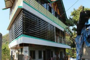 Pensionat Shreyas Guest House   Tatkare Villa