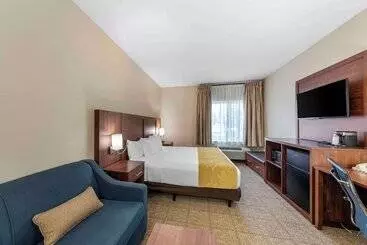 Отель Comfort Suites