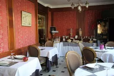 Hotell Logis Hôtels Restaurant Les 3 Rois