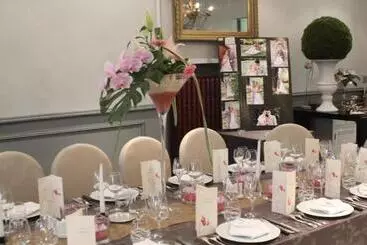 Otel Logis Hôtels Restaurant Les 3 Rois