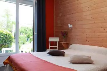 ホテル Logis   Hôtel & Restaurant Les Trois Fontaines