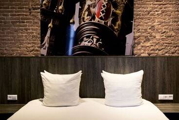 Eden Studios And Apartments