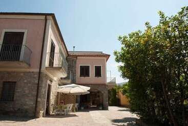 Bed and Breakfast Nel Giardino Dei Limoni