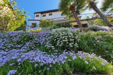 Al Nifontano B&b   Ideal For Family Or Couples   2 Rooms   Lakeview