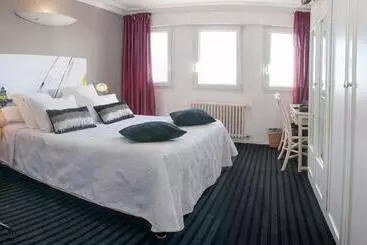 Logis Hotel Du Casino Restaurant Le Mathelia