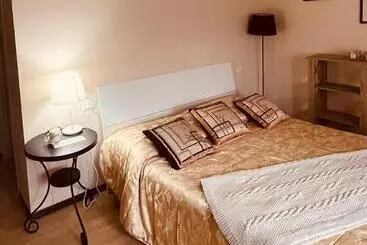 ベッドアンドブレックファースト Bed&breakfast Benedetta