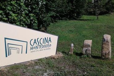 Cascina Monte Diviso   Hostel