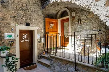 Arvé Castelbianco   B&b E Appartamento