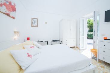 تختخواب و صبحانه Suite Villa Carolina