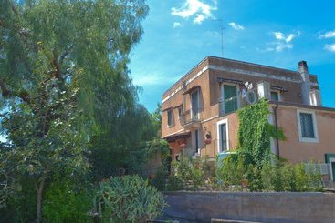 تختخواب و صبحانه La Fagianaia