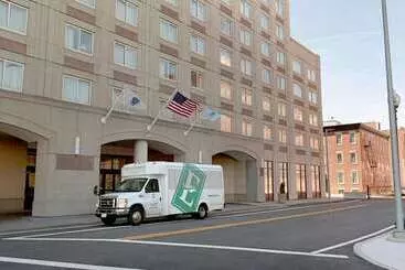 酒店 Embassy Suites  Boston Logan Airport