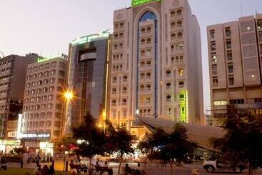 Отель Landmark Plaza