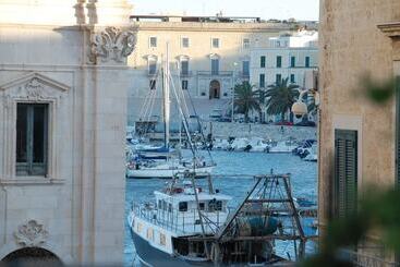 تختخواب و صبحانه Palazzo Bianchi Domus Holidays