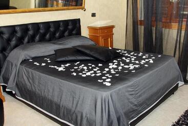 여관 & Resort Bee Queen