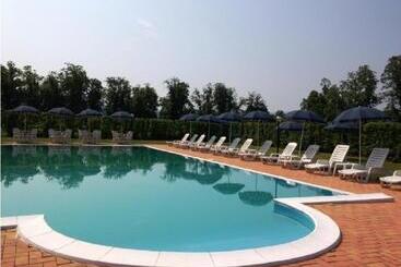 Hostal Villa Carolina Resort