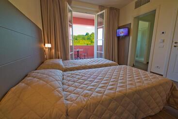 فندق فئة نجمة واحدة Villa Carolina Resort