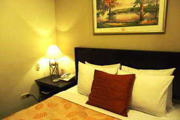 فندق Leon De Oro Inn & Suites