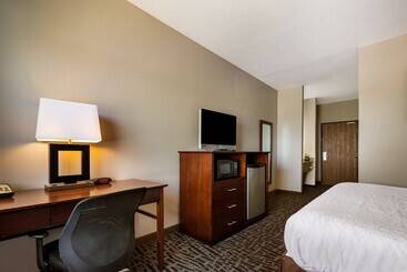 Surestay Plus Hotel By Best Western Topeka