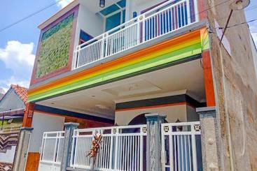 Hotell Oyo 2655 Rumah Kost Balqis