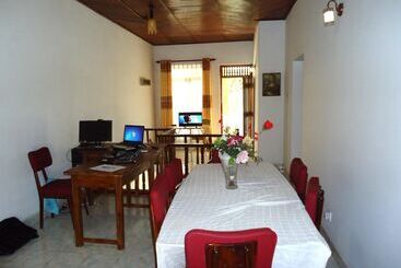 Hotel Peradeniya Rest Inn