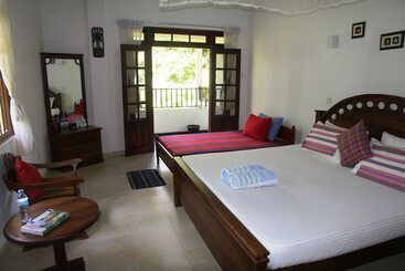 Riverside Homestay Apartments