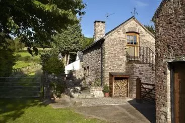 Charming And Authentic Cottage With Beautiful Views In A Quiet Location
