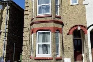 Majatalo Shirley House Self Catering Guest House, 5 Min Drive To Cruise Ship Terminals And City Centre