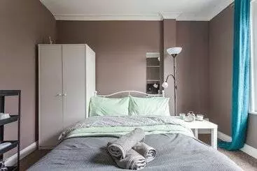 پانسیون Shirley House Self Catering Guest House, 5 Min Drive To Cruise Ship Terminals And City Centre