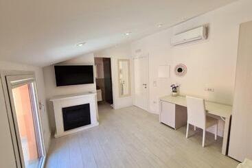 Отель Isola Nel Parco Villas & Rooms