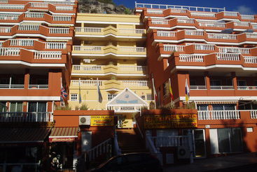 Apartamentos Colonial Parque