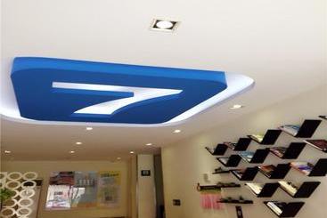 Hotelli 7days Inn Shenzhen Airport Hourui Metro Station