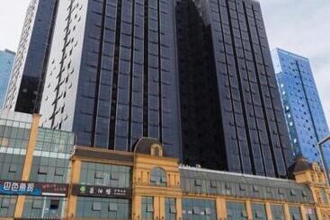 Lavande Hotel Luzhou Jiale Century City