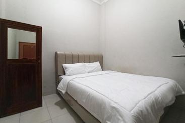 هتل Oyo 3761 Djayatama Guest House